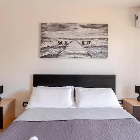 Garden Villa - Free Parking, Wi-Fi E Netflix Fiumicino Exteriör bild