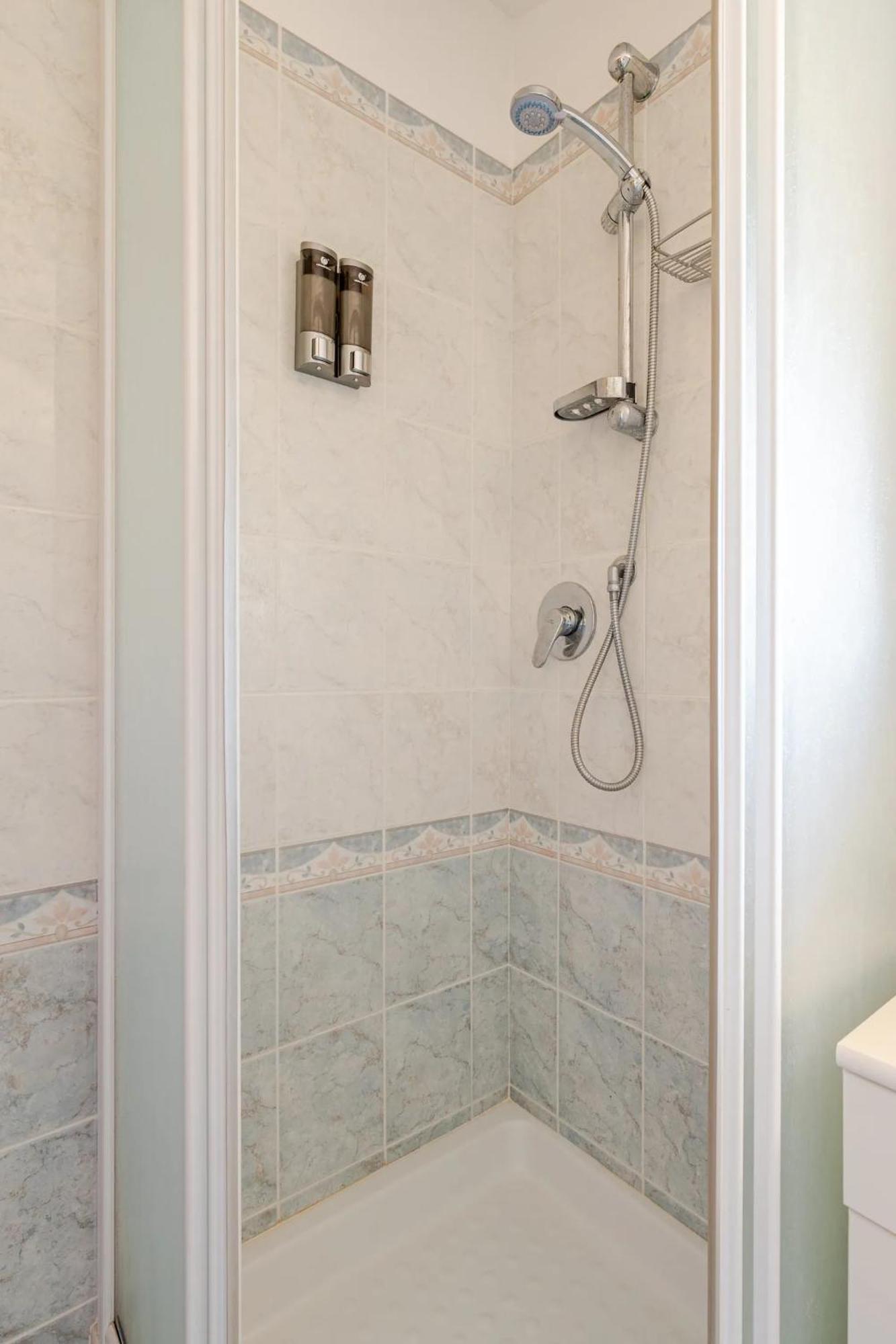Garden Villa - Free Parking, Wi-Fi E Netflix Fiumicino Exteriör bild